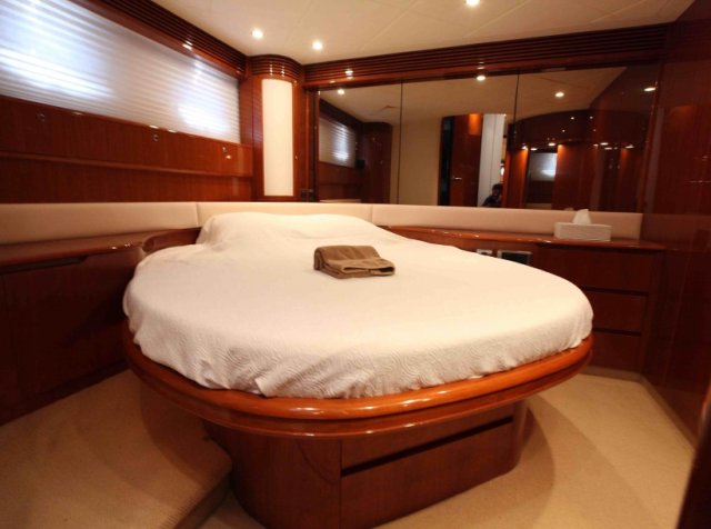 Flybridge GUY COUACH 30M