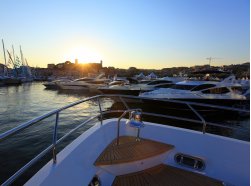 Open PRINCESS V70
