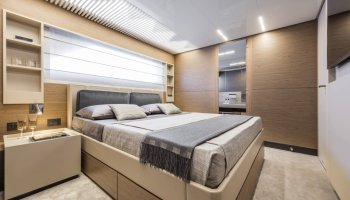 FERRETTI 920