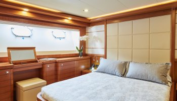 Ferretti Custom Line Navetta