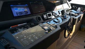 Ferretti Custom Line Navetta 28