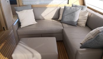 Ferretti Custom Line Navetta 28
