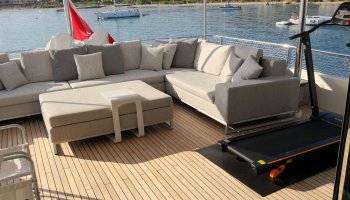 Ferretti Custom Line Navetta 28