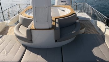 Ferretti Custom Line Navetta 28