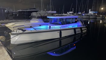 AXOPAR 28 Cabin