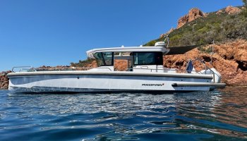 AXOPAR 28 Cabin
