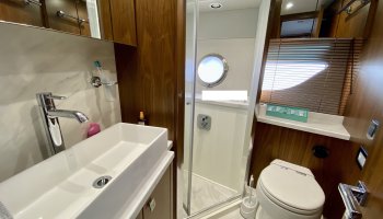 SUNSEEKER Predator 57