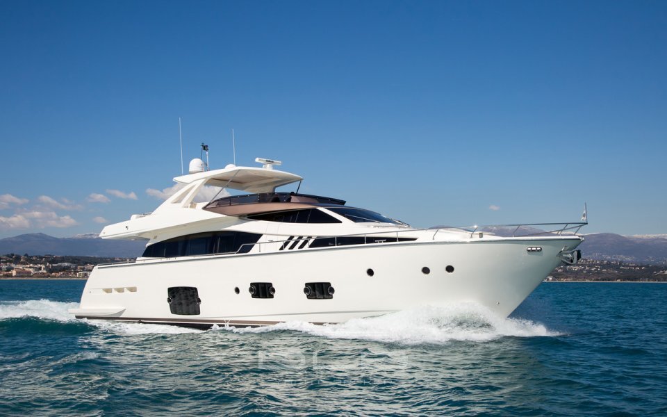 FERRETTI 800