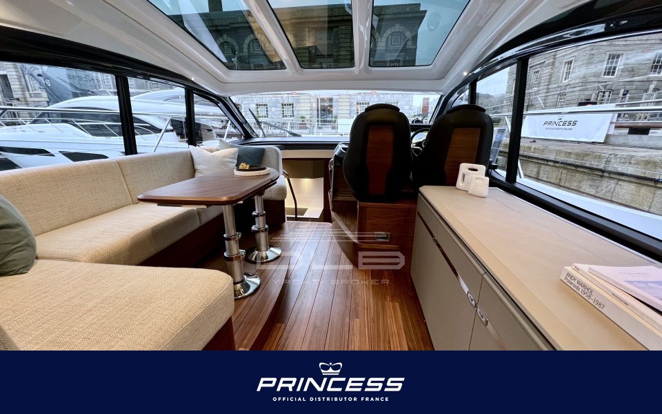 PRINCESS V50 Deck Saloon New Model