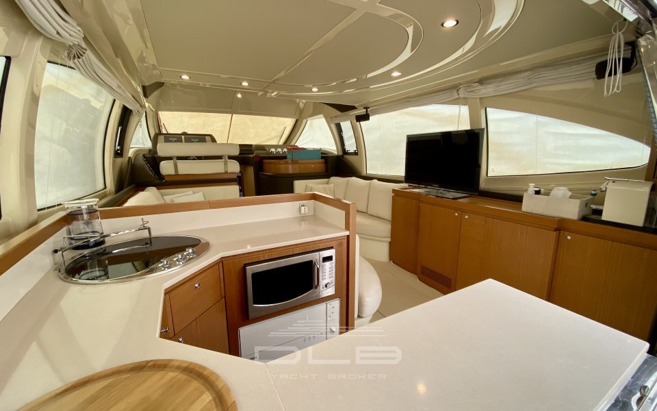 FERRETTI 470