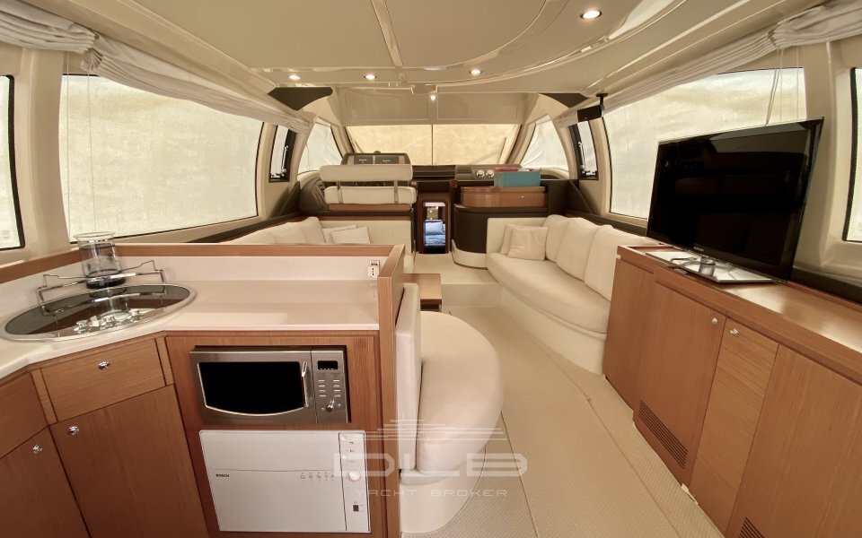 FERRETTI 470