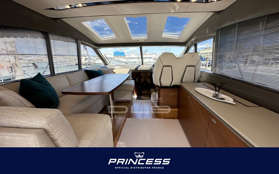 PRINCESS V50 DECK SALOON