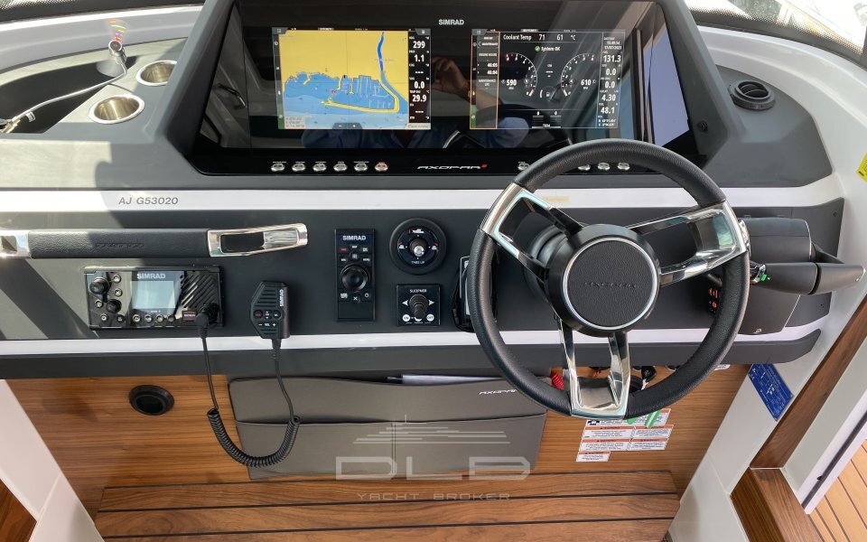 AXOPAR 28 Cabin