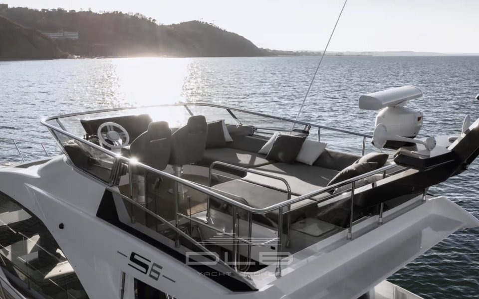 AZIMUT  S6