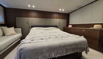 PRINCESS V48 