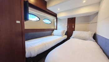 PRINCESS V62-S