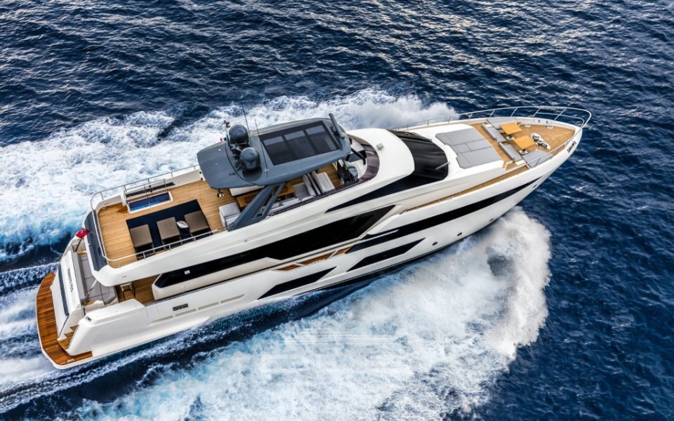 FERRETTI 920