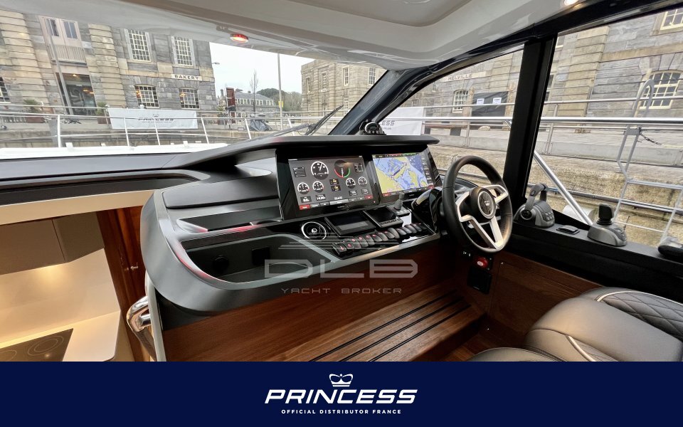 PRINCESS V50 Deck Saloon New Model