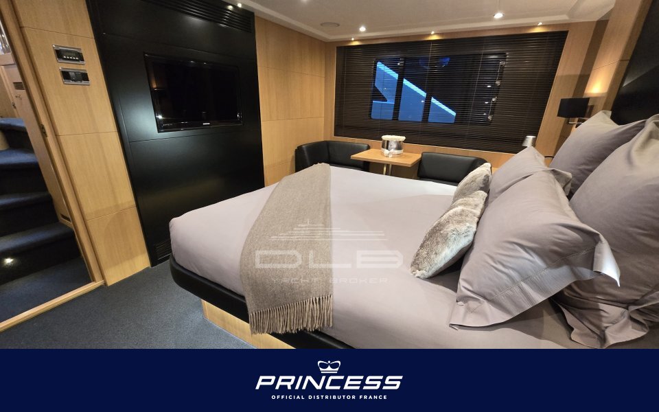 PRINCESS 72