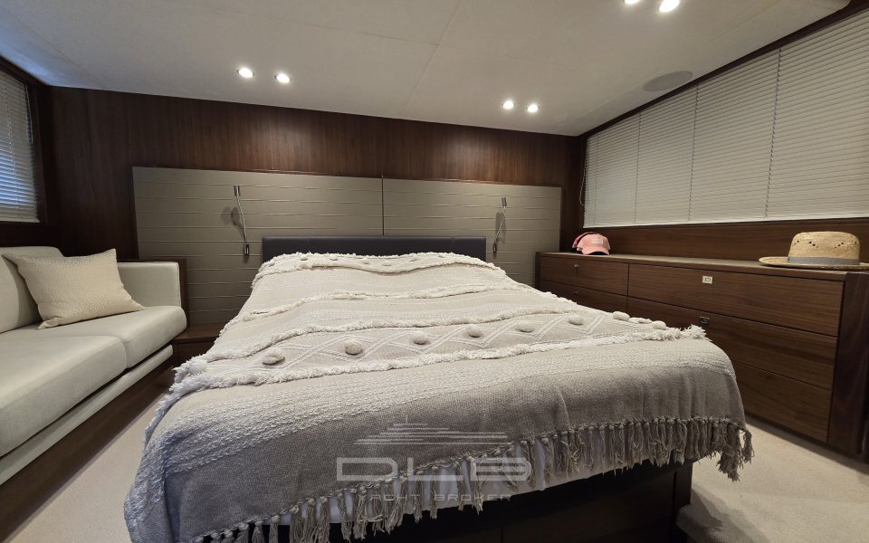 PRINCESS V48 